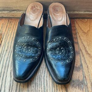 Ariat Woman’s Black Leather Mules with Embossed Design